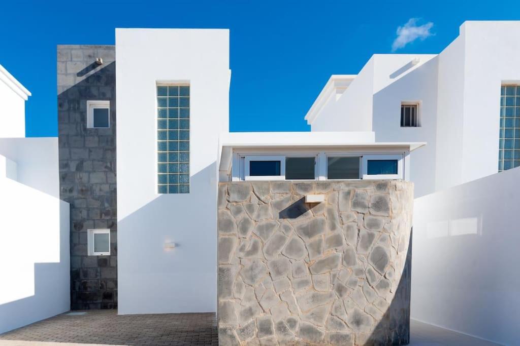 Casa Lolalo - Modern Villa With Pool, 15Min Walk To Marina Rubicon ปลายาบลังกา ภายนอก รูปภาพ